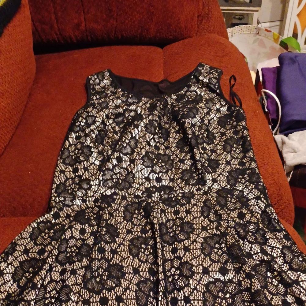 Dress - Picture 3 of 3